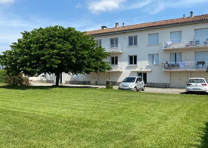 Fabuleux T3 De 85 M2, Situe Au Calme Avec Grand Parking Gratuit Prive ,Fibre Wifi