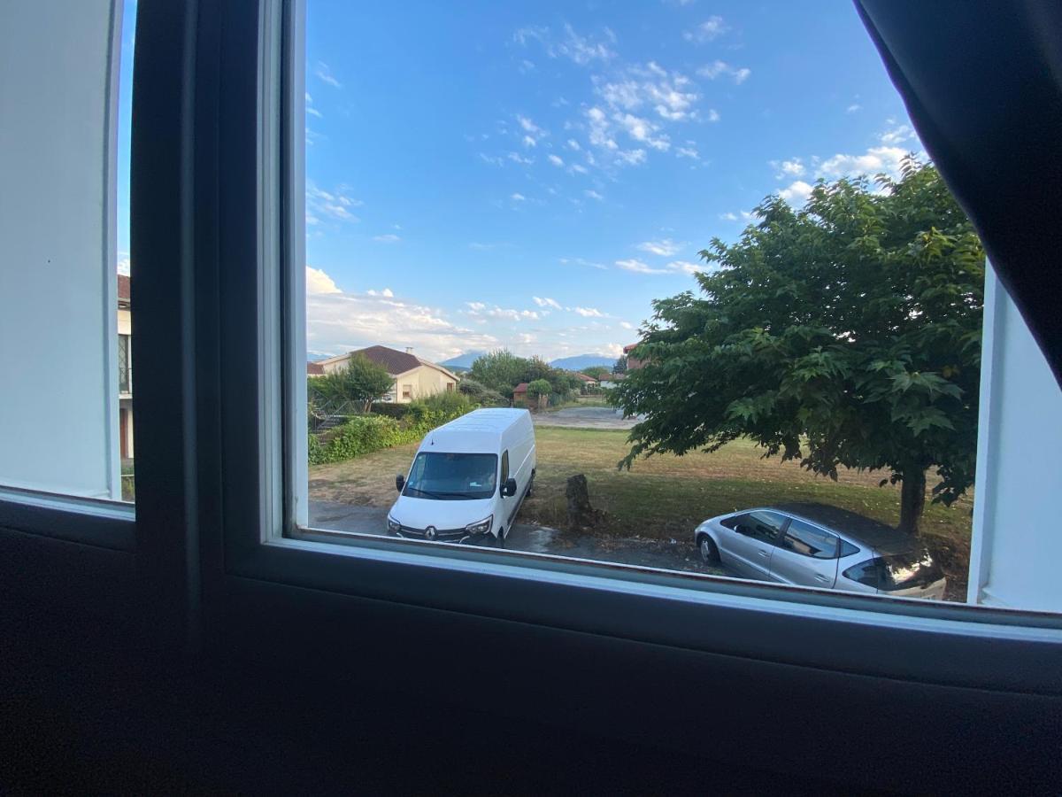 Fabuleux T3 De 85 M2, Situe Au Calme Avec Grand Parking Gratuit Prive ,fibre Wifi