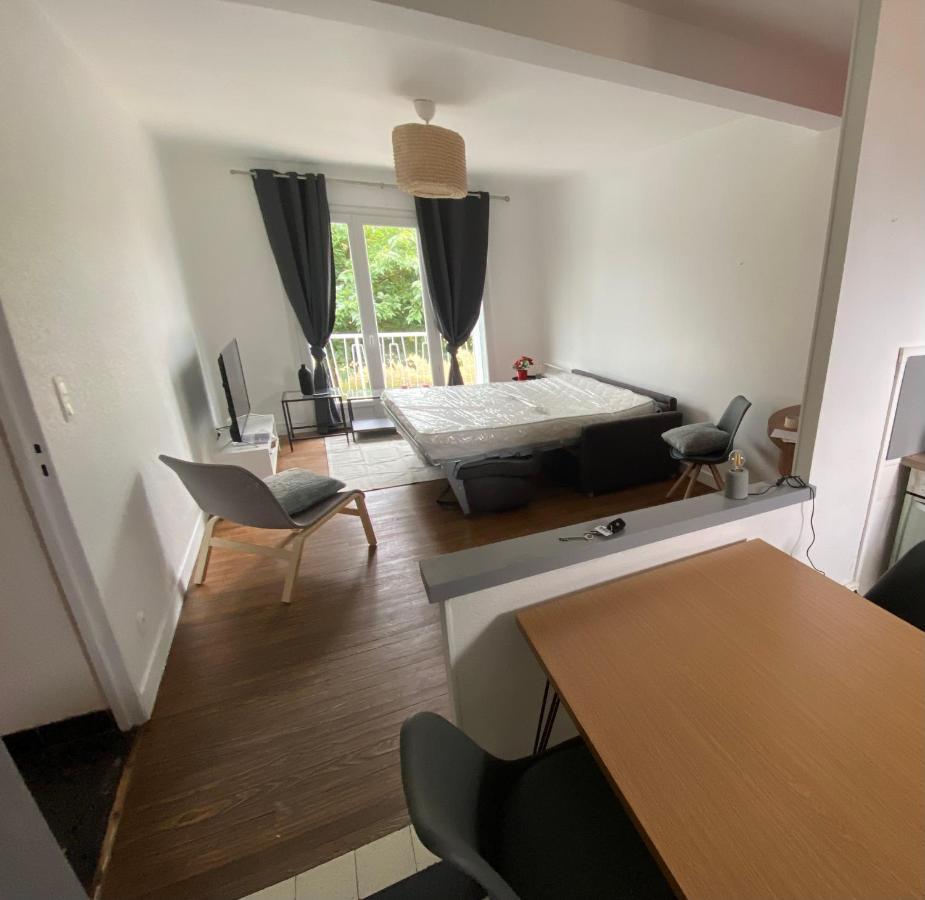 Fabuleux T3 De 85 M2, Situe Au Calme Avec Grand Parking Gratuit Prive ,fibre Wifi *